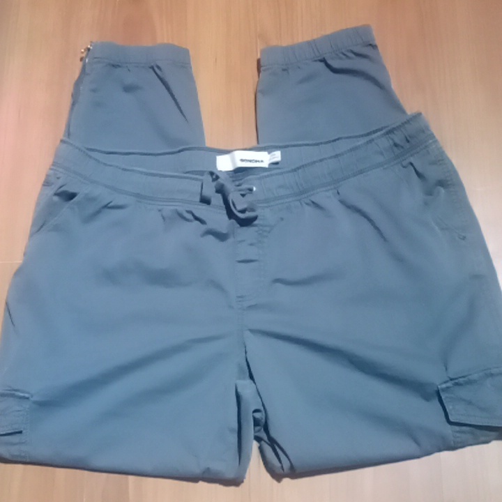 "Sonoma" Gray Cargo Pants W/Cargo Pockets, Stretchy At Ankle With Zipper